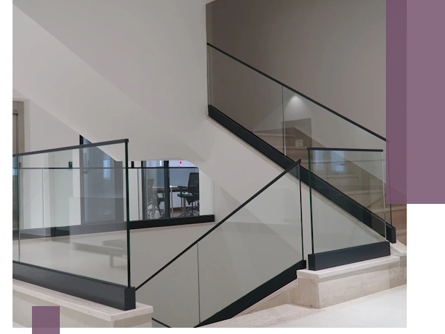 Стеклянные перила премиум-класса с установкой в Саяногорске