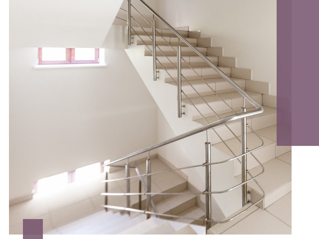 Установка и замена перил в подъезде в Саяногорске