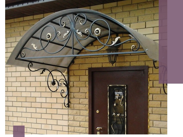 Изготовление козырьков из металла под ключ в Саяногорске