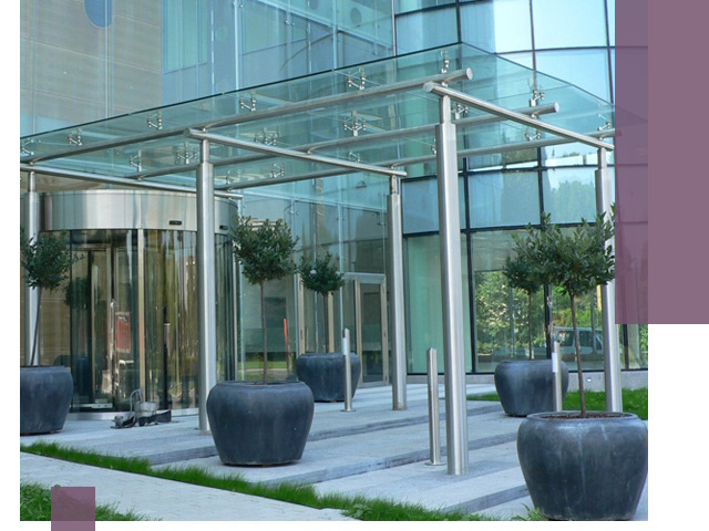 Навесы из стекла на заказ в Саяногорске — монтаж и установка