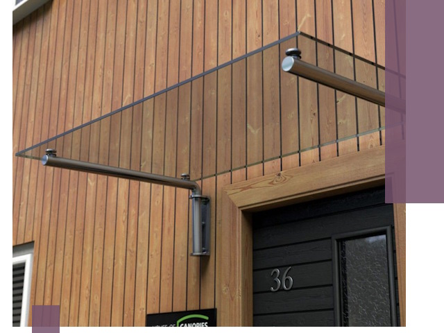 Стеклянные козырьки на входы и фасады в Саяногорске