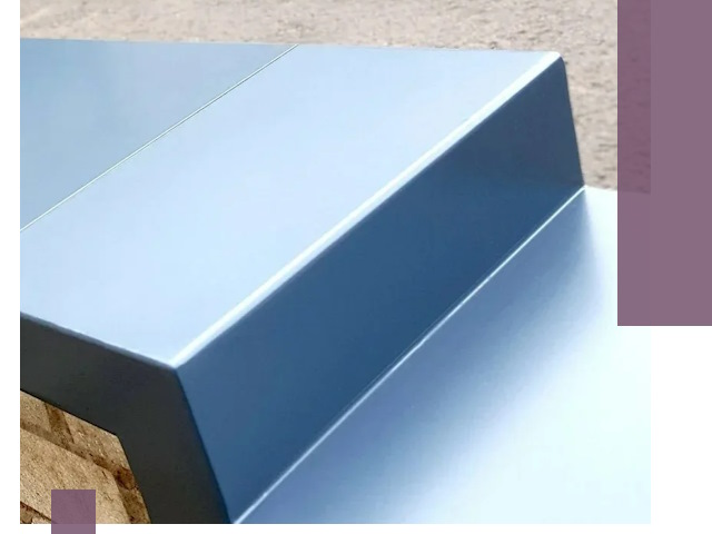 Крышки на парапет в Саяногорске: изготовление и монтаж под ключ